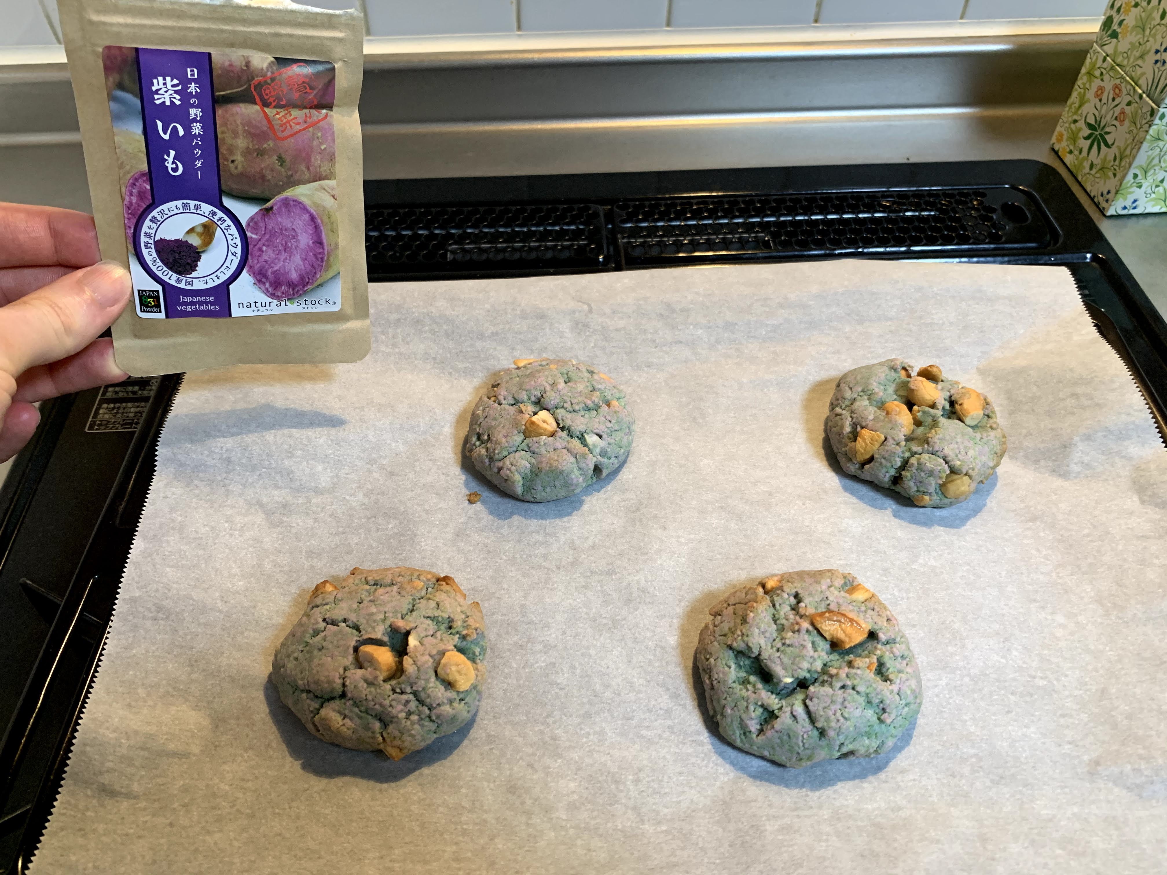 comparing baked blue biscuits and the original pink powder