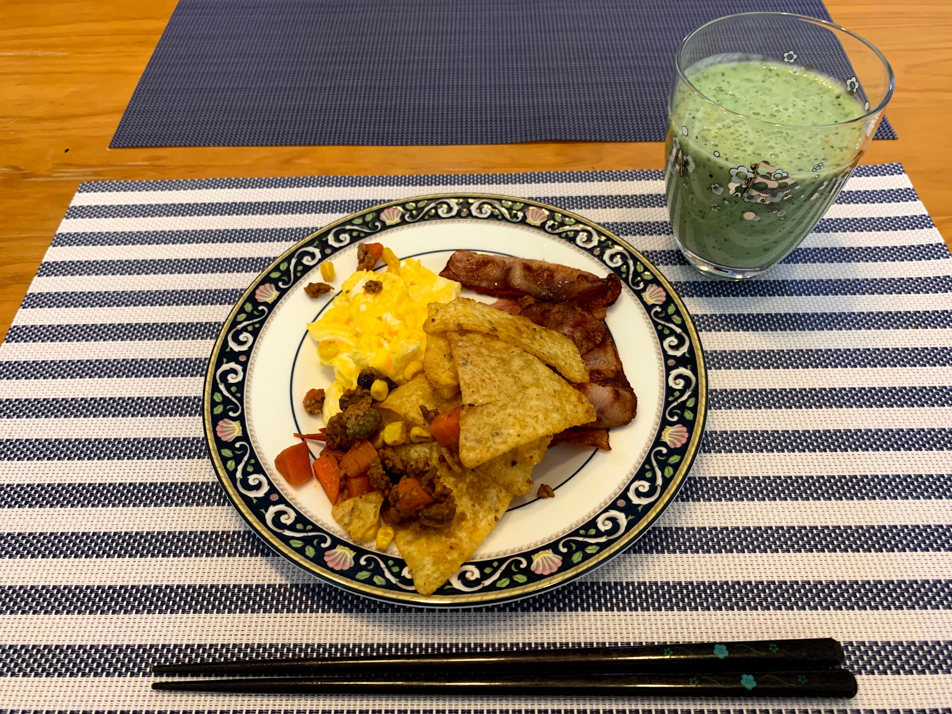 bacon, eggs and green smoothie breakfast