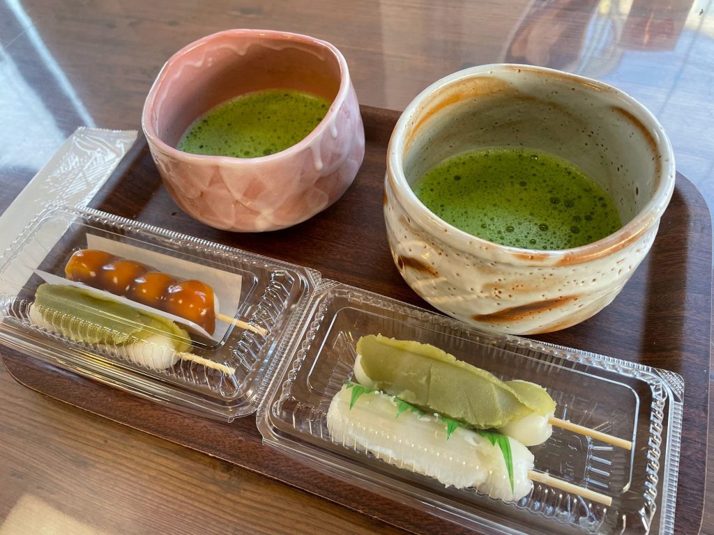 Japanese green tea and mochi rice cakes